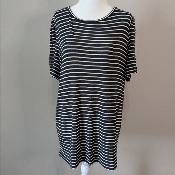 LOFT Tops - LOFT Green White Striped Knit Top Size Medium Scoop Neck Short Sleeve